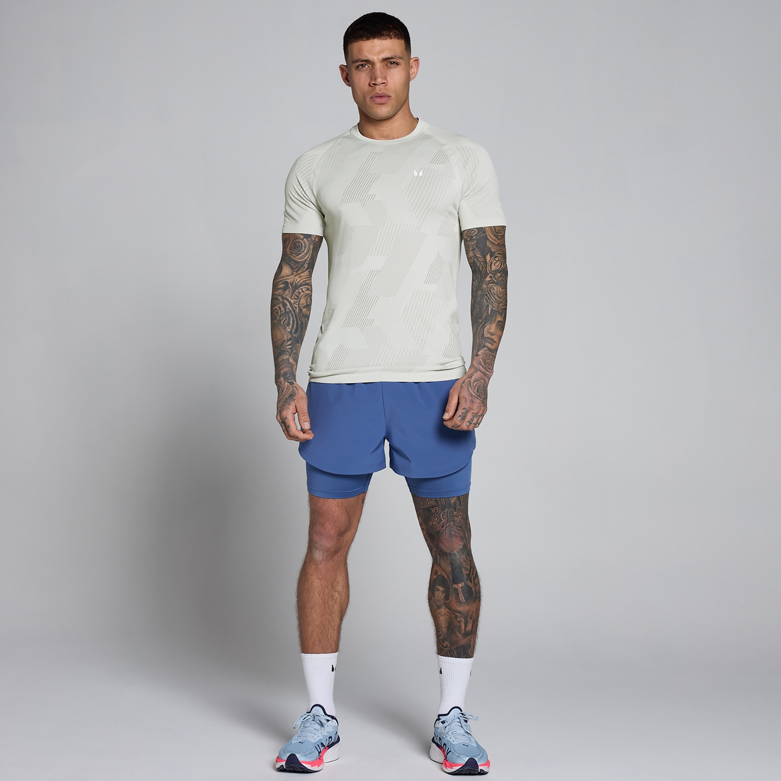 Thumbnail - MP Herren Tempo Pillar Graphic Nahtlos T-Shirt - Mist - XS