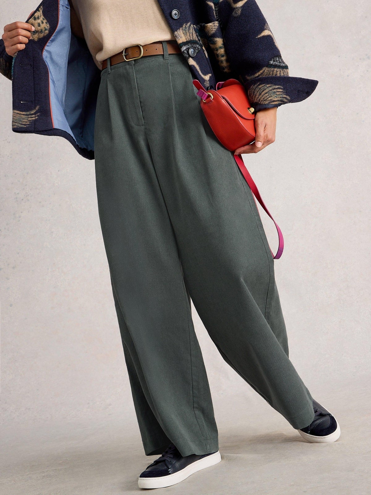 Kordhose Sasha mit weitem Bein - 52/R