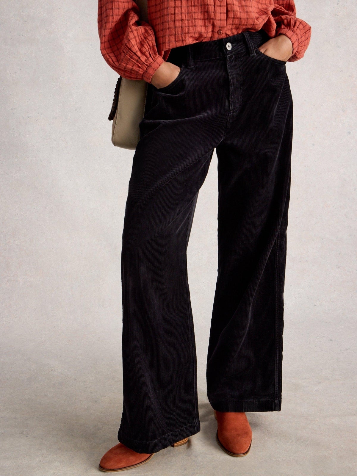 Samthose Tia mit weitem Bein - 50/R