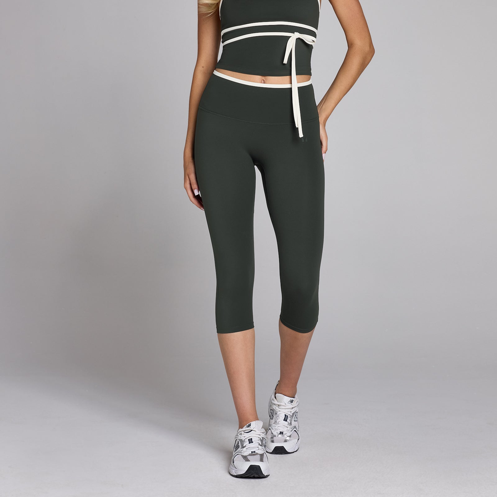 Damskie Legginsy 3/4 MP Tempo Contrast Capri – Prany Czarny - XXL