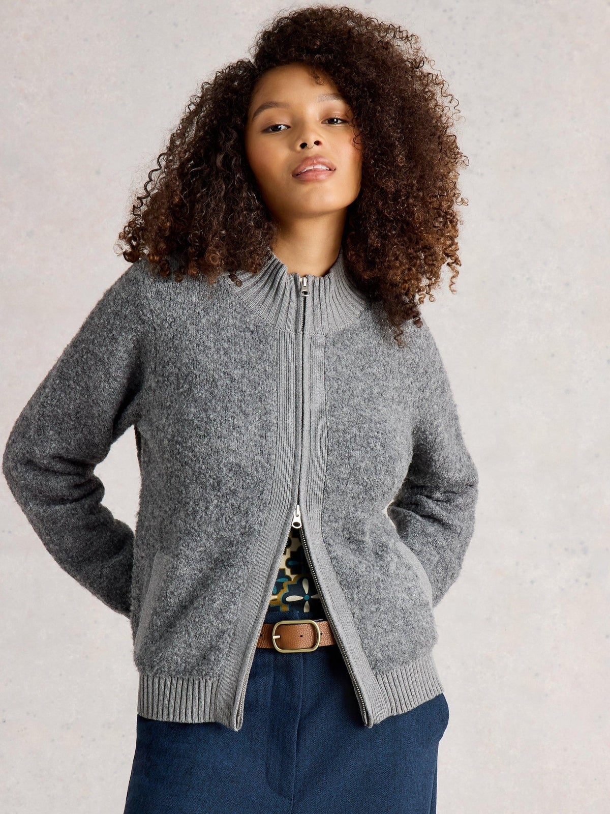 Bouclé Strickjacke Bobby mit Zip - 42