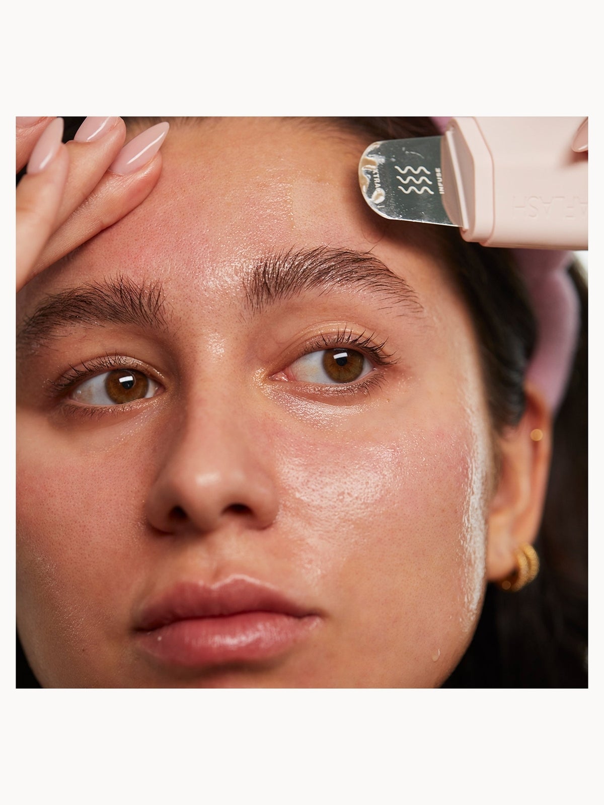 DERMAFLASH DERMAPORE+ Ultrasonic Pore Extractor + Skincare Infuser Set - Blush 4
