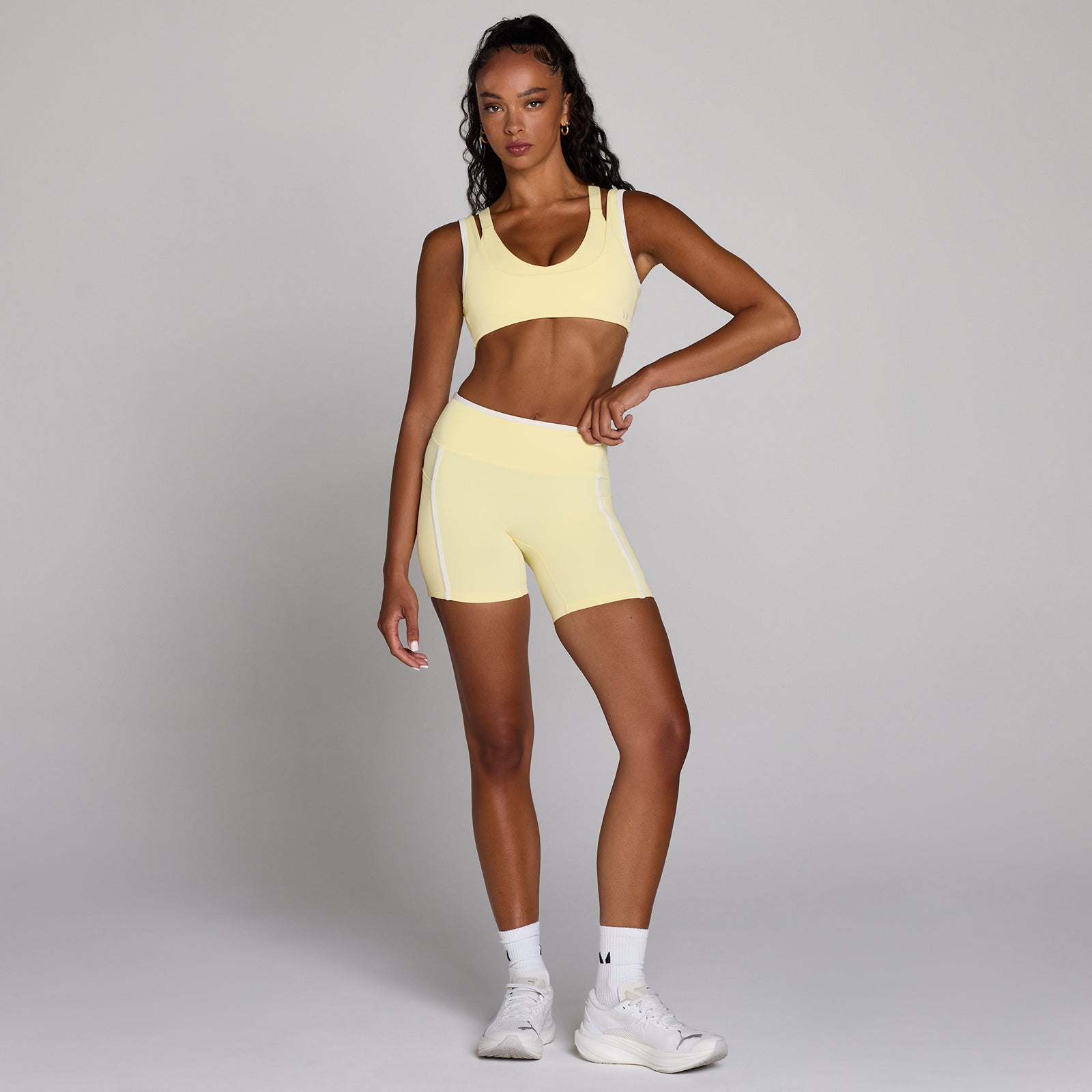 MyProtein Sujetador deportivo de doble capa con contraste Velocity para mujer Amarillo