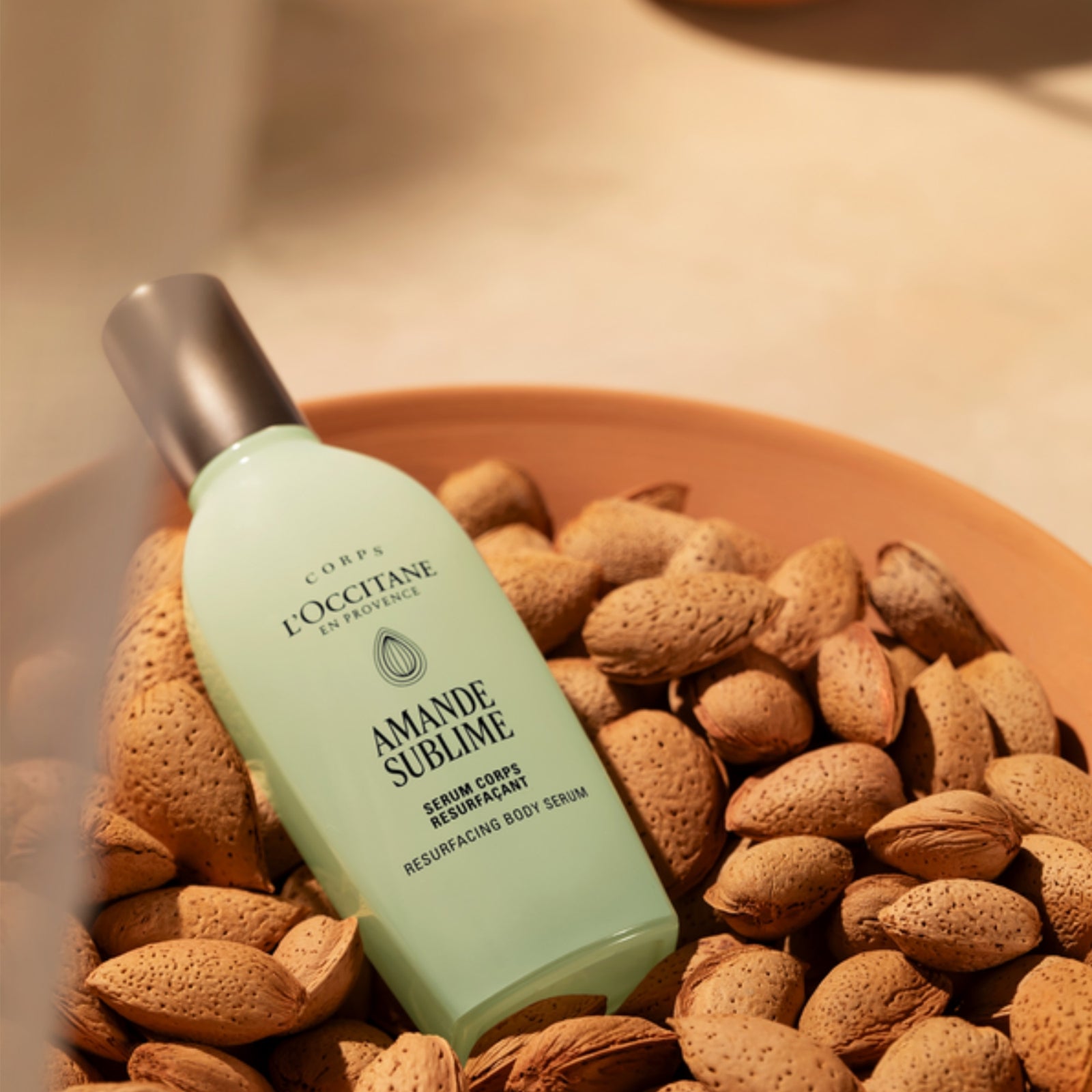 L'Occitane Almond (Amande) Resurfacing Body Serum 100ml 3