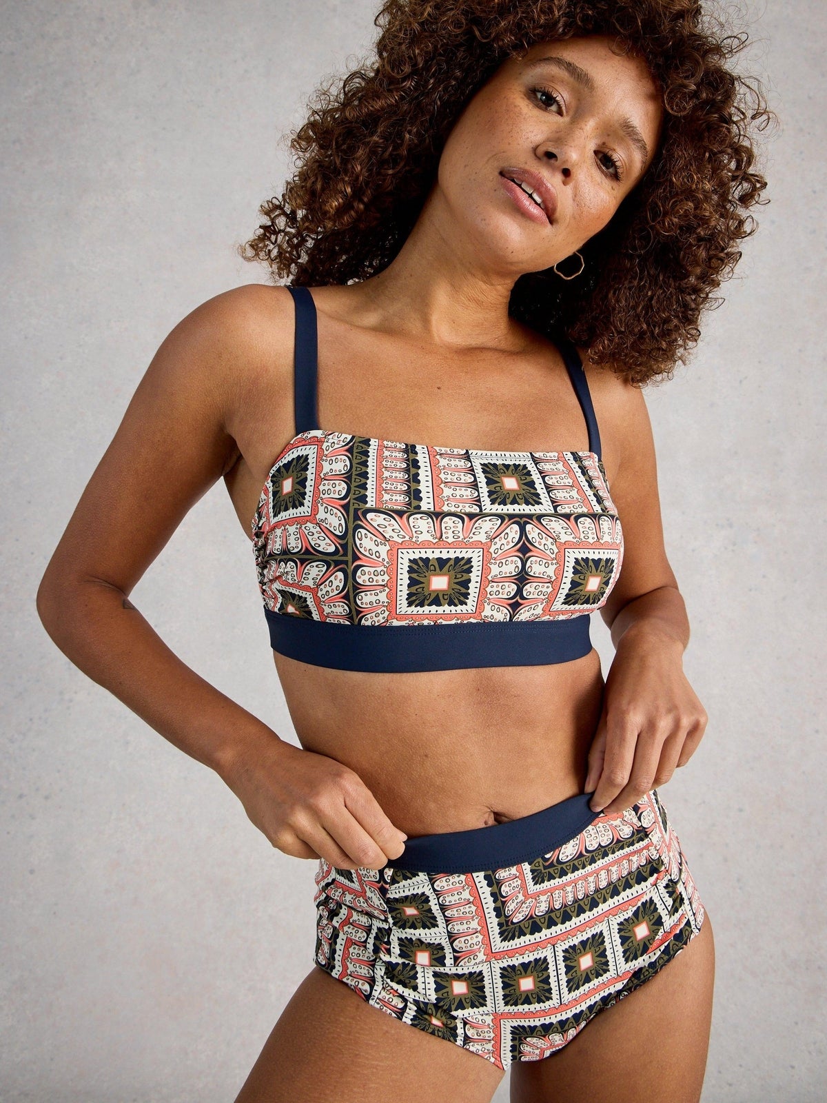 Hochgeschnittene Bikinihose Verity - 48