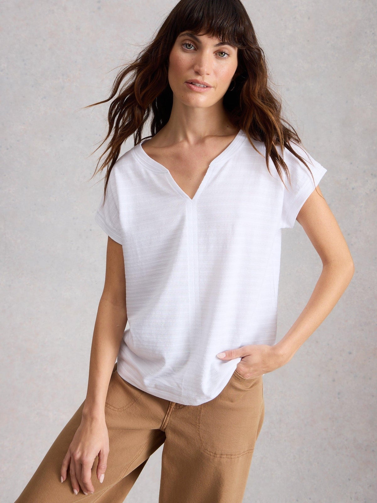 T-Shirt Nelly mit Keilausschnitt - 52