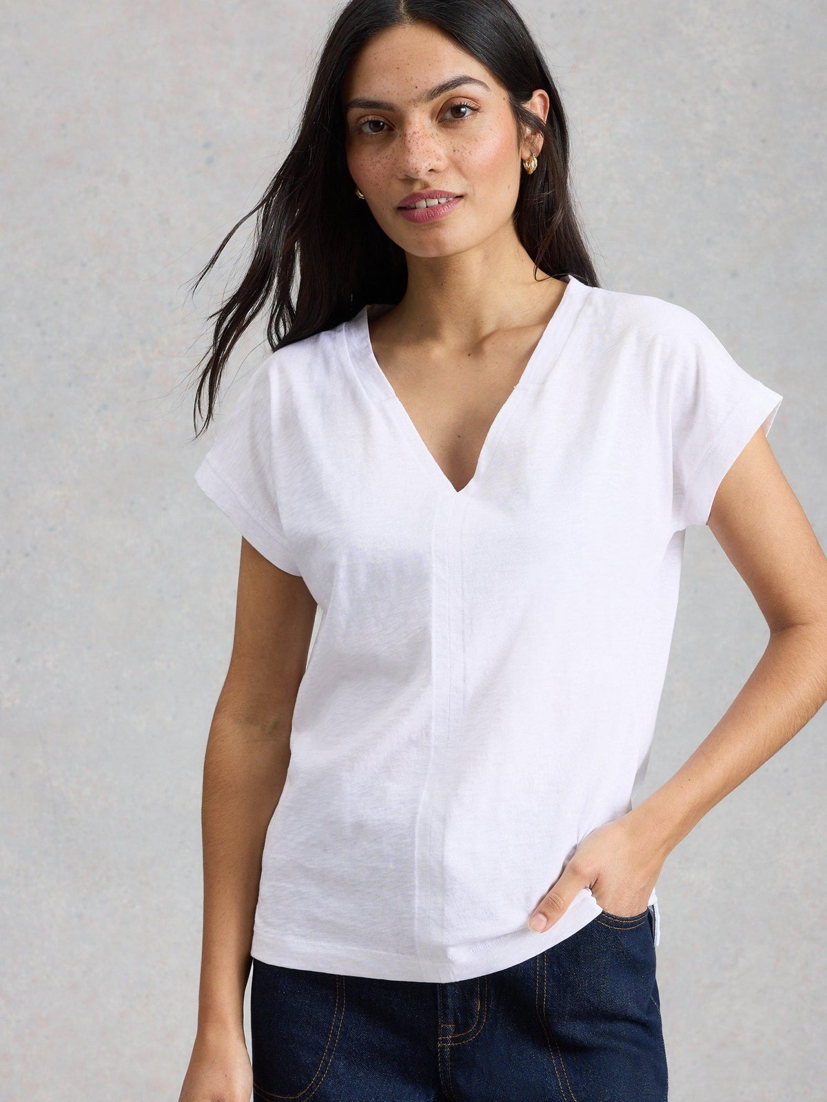 T-Shirt Neve mit V-Ausschnitt - 44