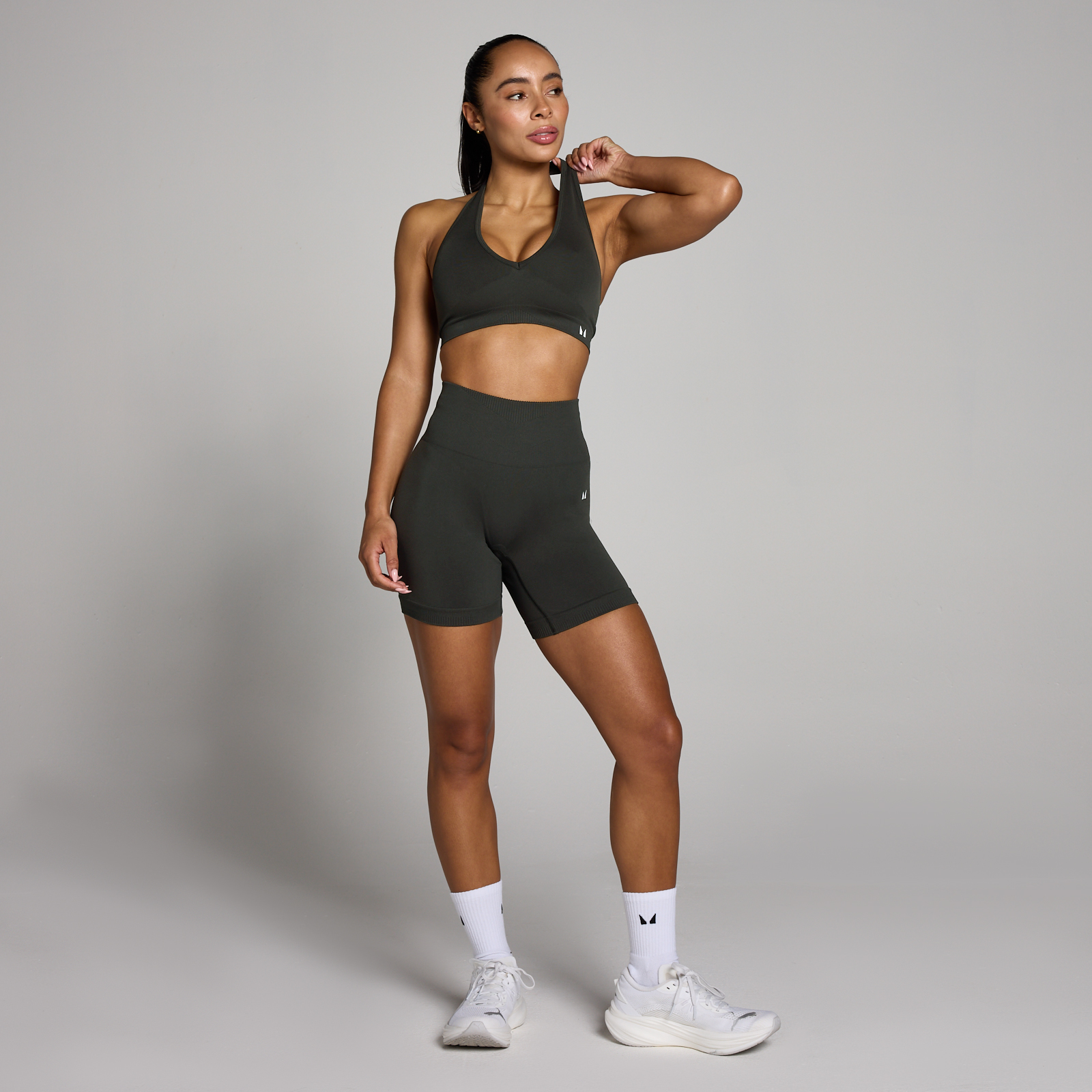 5059883411811 - MP Damen Tempo Nahtloser Neckholder-BH – Nachtgrau - M