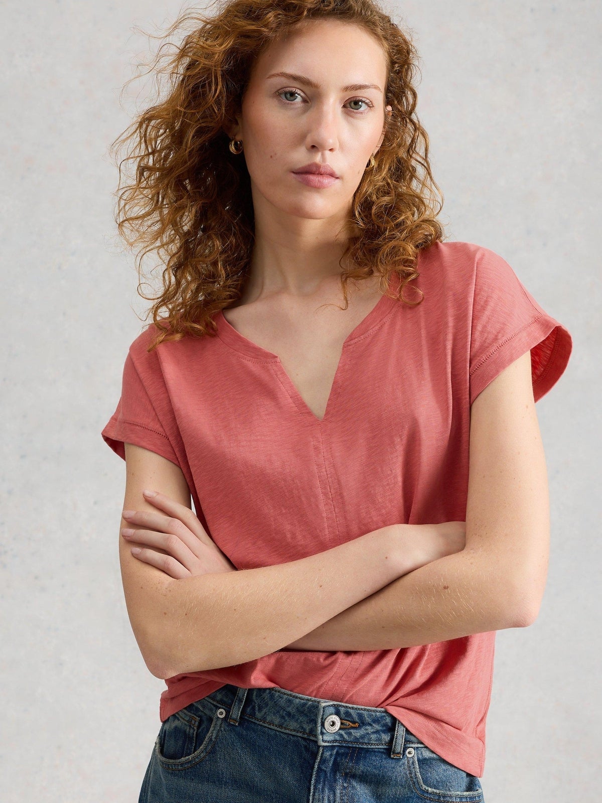 T-Shirt Nelly mit Keilausschnitt - 46