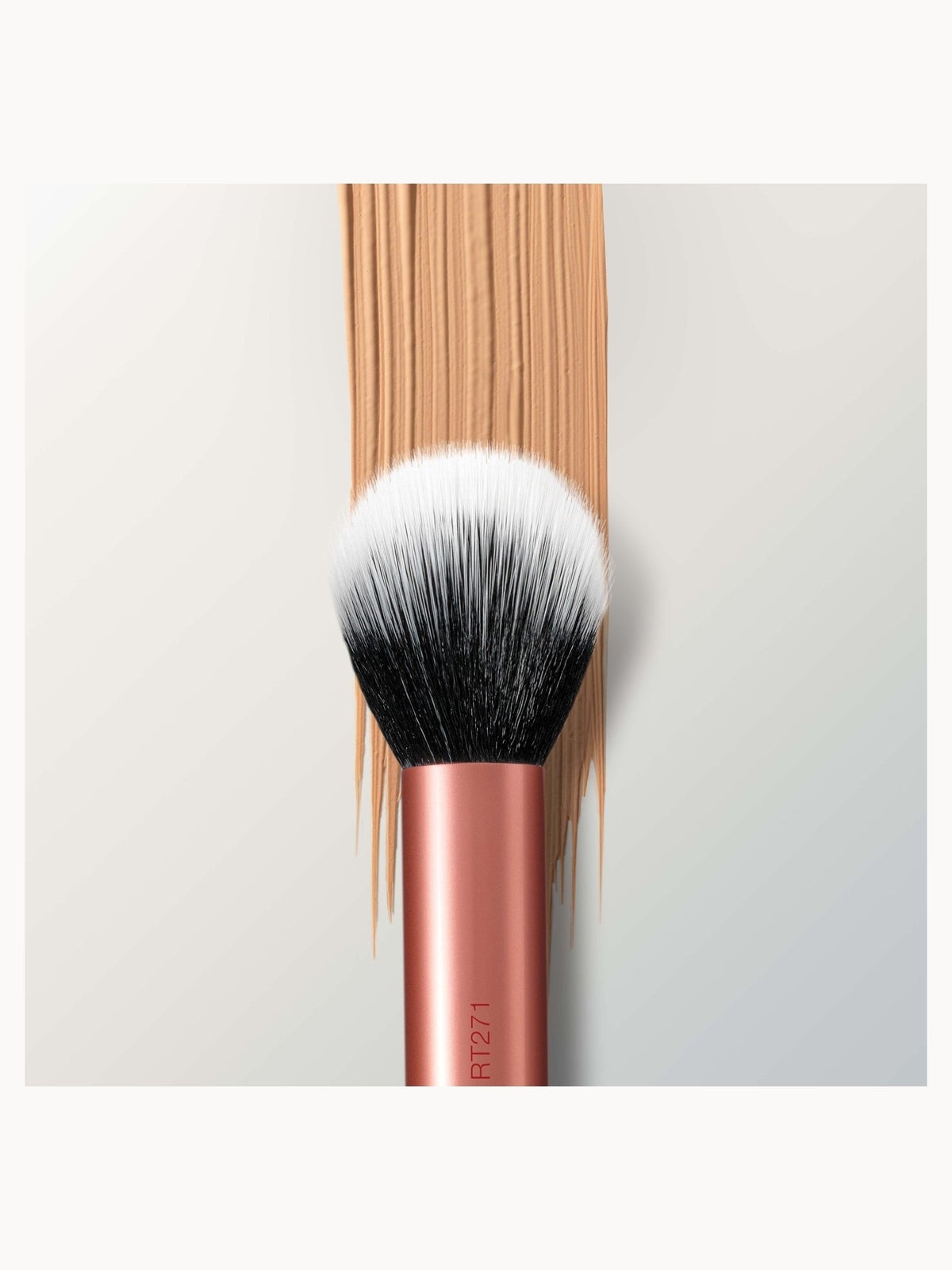 Real Techniques Skin Tint Base Brush 4