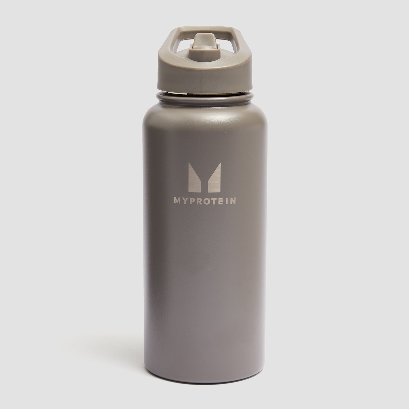 Sticlă Myprotein din Metal Reciclat cu Pai Rabatabil 1L - Truffle Închis