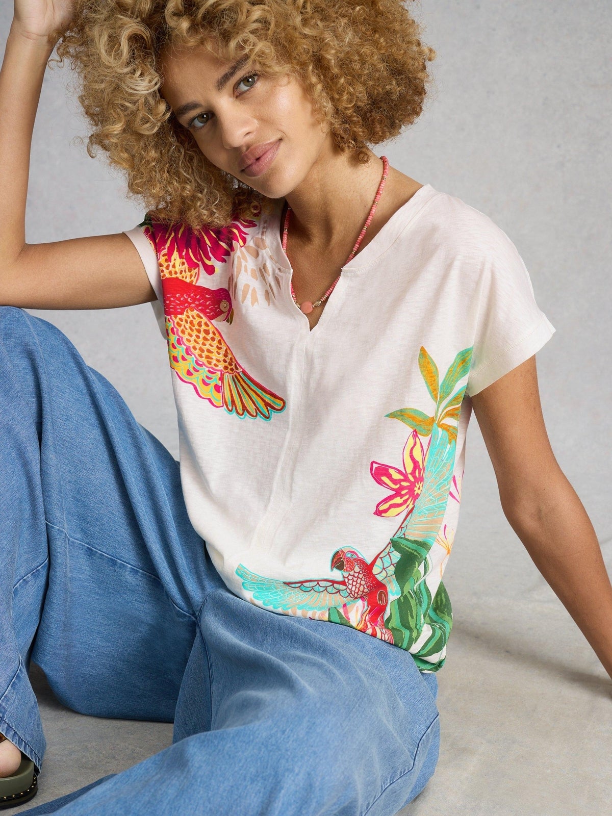 T-Shirt Nelly mit Keilausschnitt - 46
