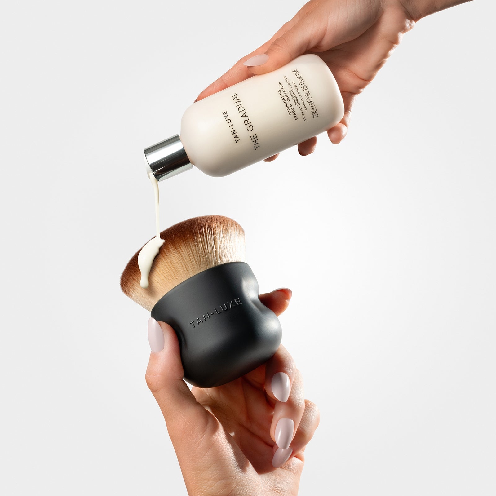 Tan Luxe The Kabuki Brush 2