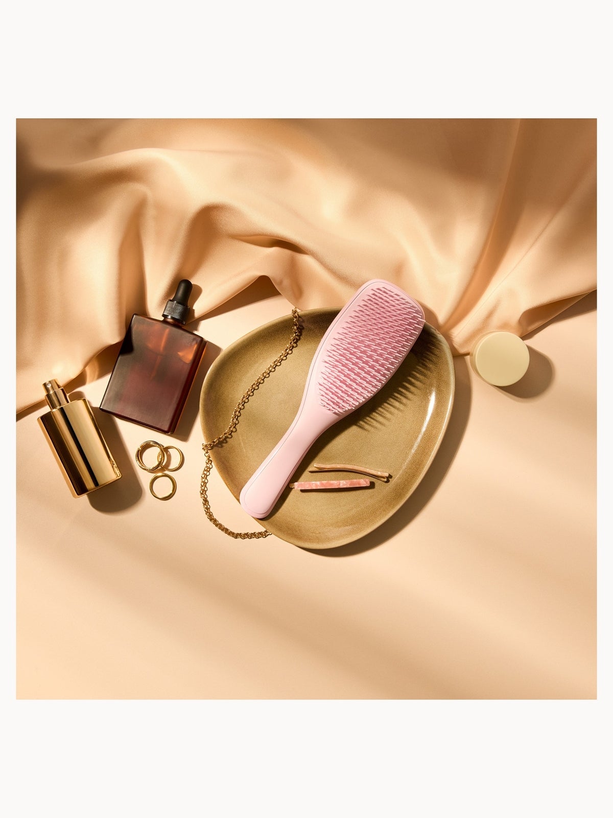 The Flat Lay Co. Marshmallow Essential Makeup Pouch & Tangle Teezer Detangler Duo 3