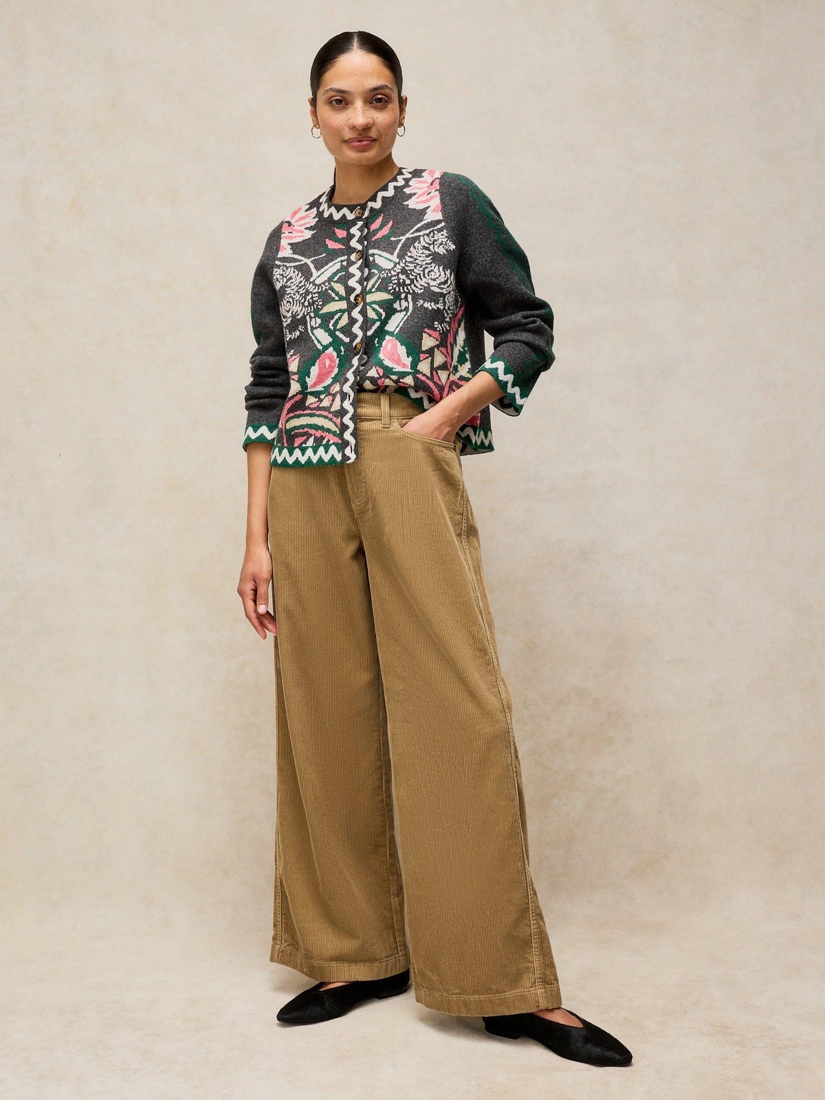 Kordhose Ayla mit weitem Bein - 48/R