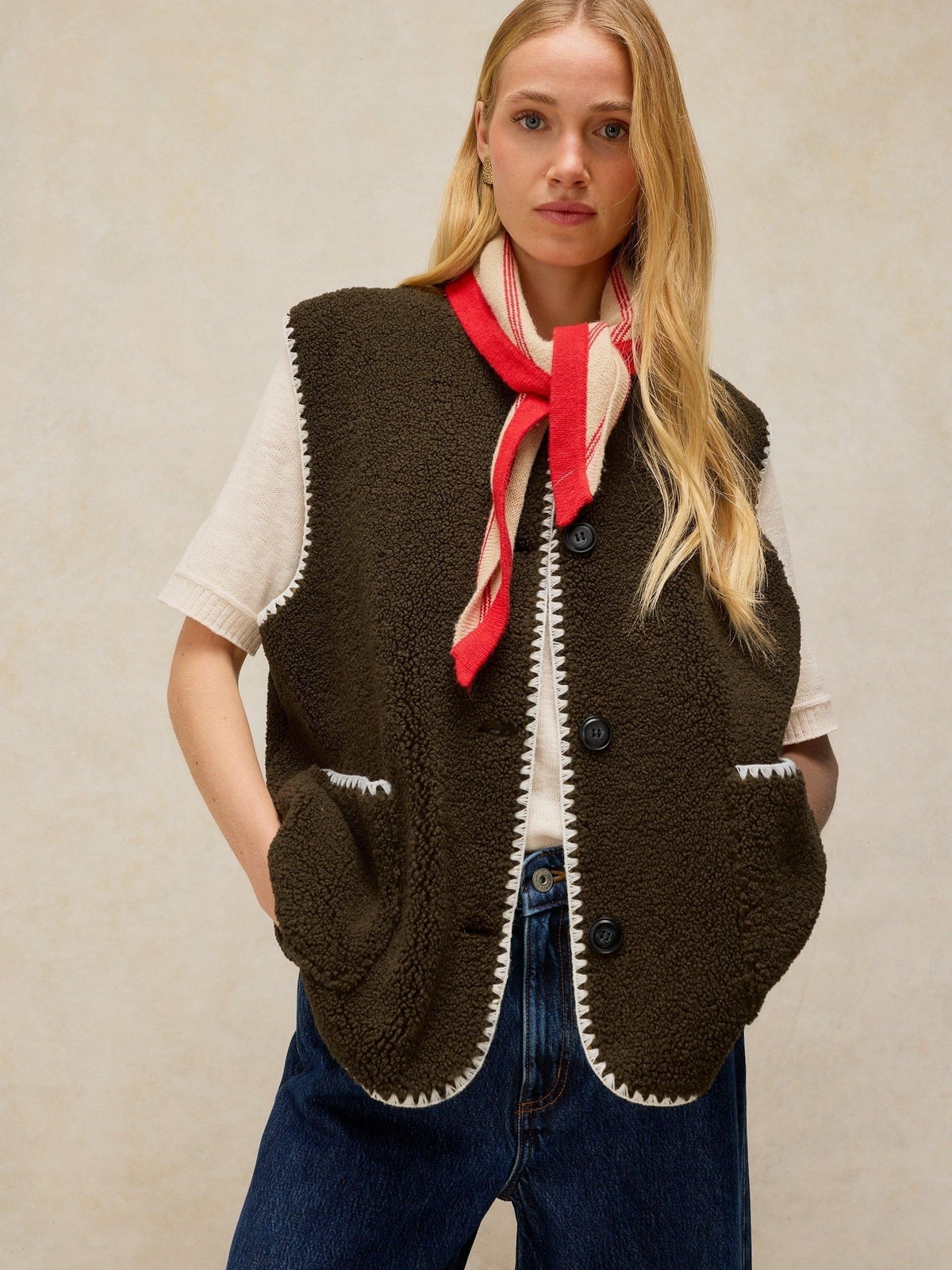 Teddyfellweste mit Kontrastdetails - XS