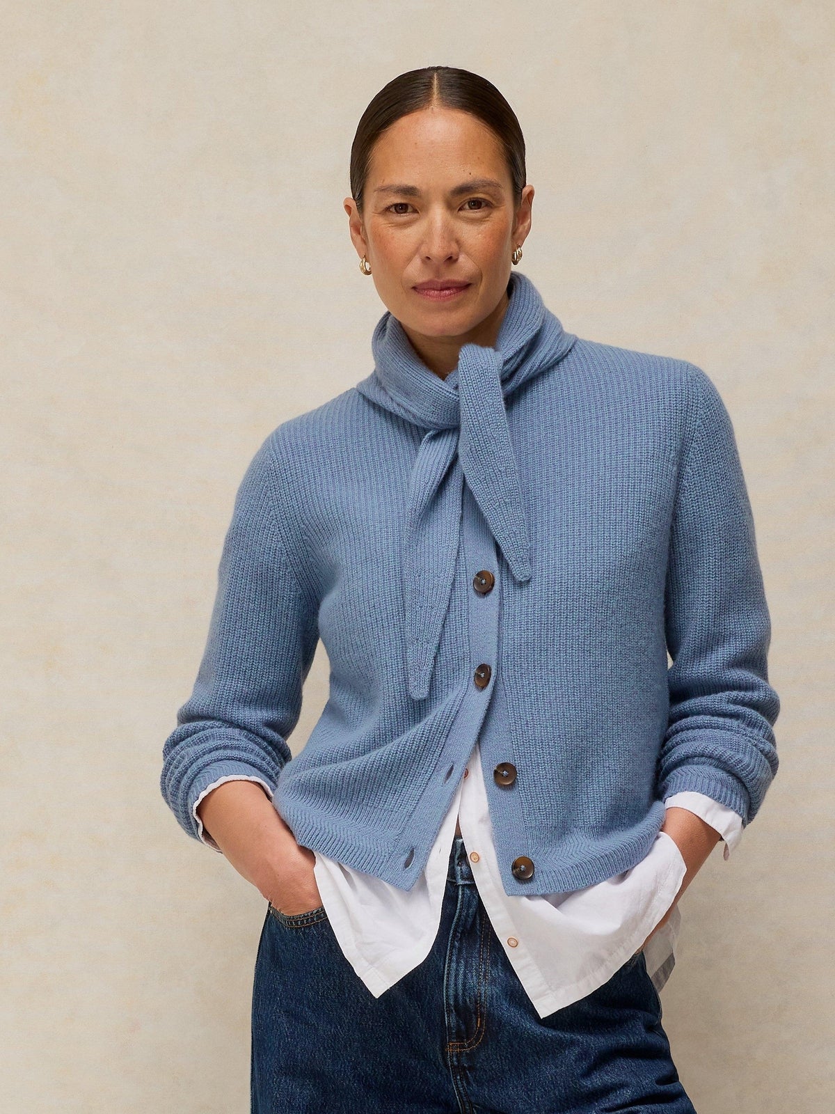 Strickjacke mit Rippenschal - 48