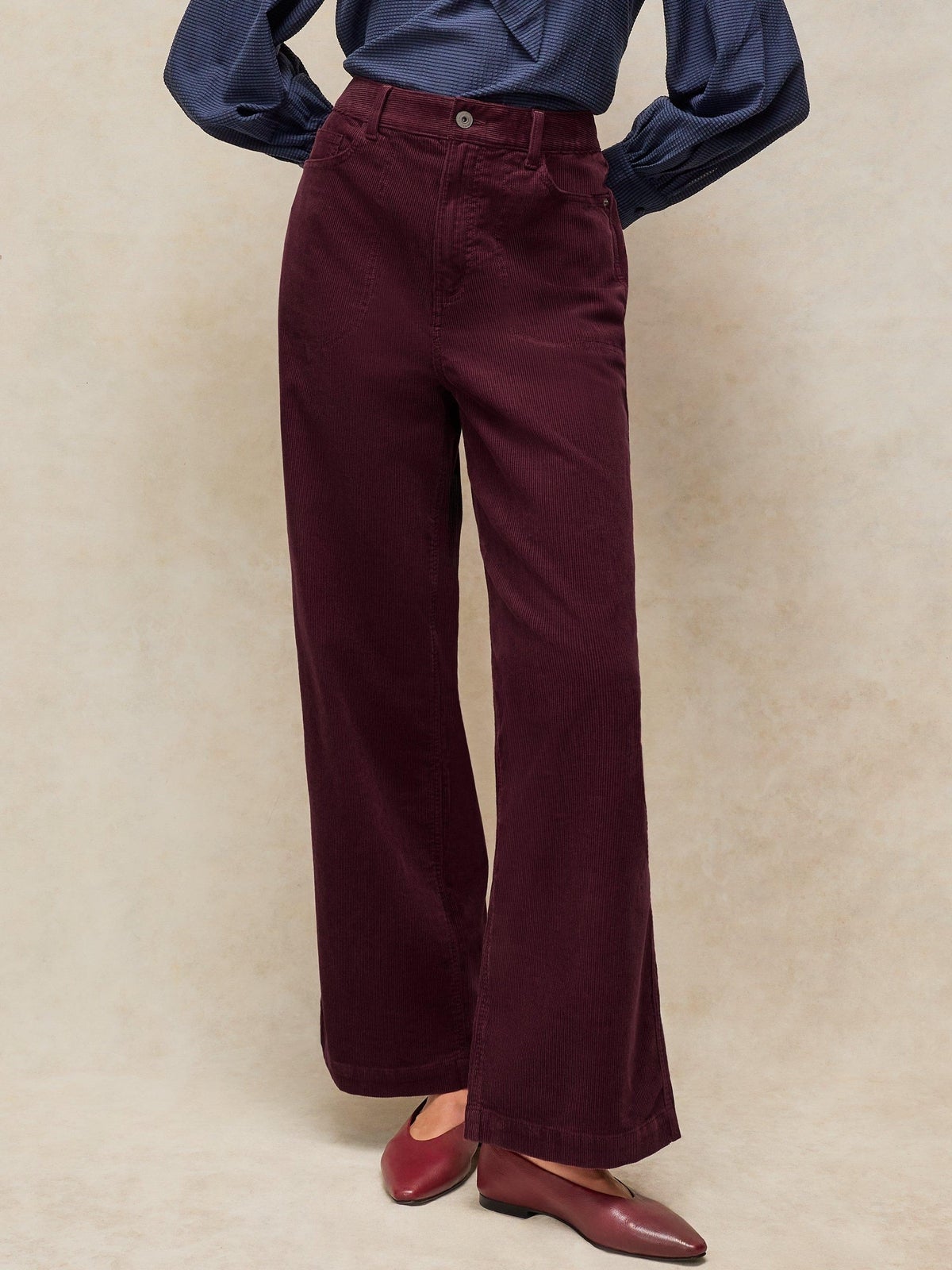 Kordhose Tia mit weitem Bein - 52/R