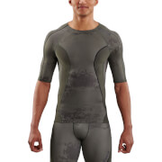 Skins Dnamic Mens Short Sleeve Top Specter Utility L skins kopen in de aanbieding Skins Dnamic Mens Short Sleeve Top Specter Utility L skins kopen in de aanbieding