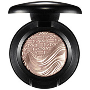 L'ombre des paupières Extra Dimension de MAC (teintes variées)