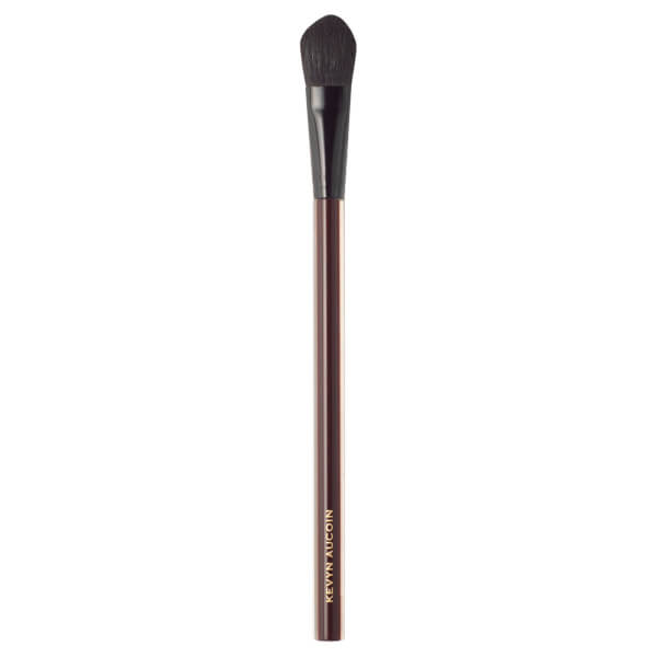 Click to view more detailed imagery on our partner's website Kevyn Aucoin The Base/shadow Brush