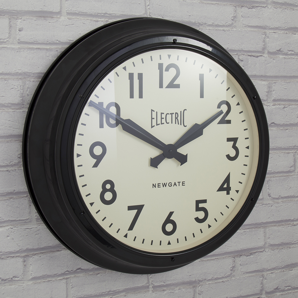 Large electric wall clock